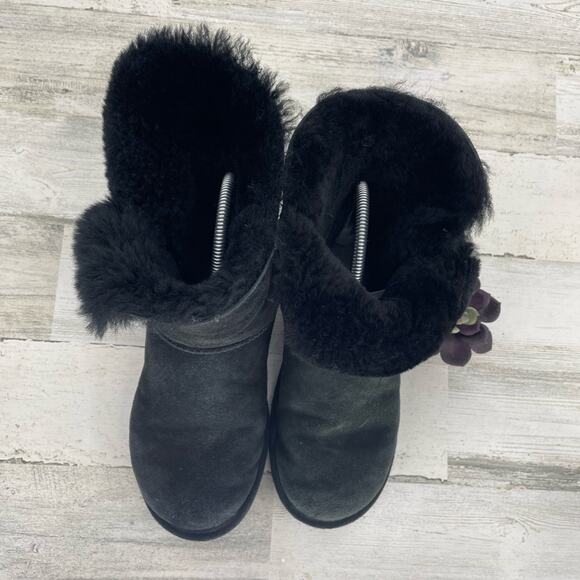 Ugg Bailey Botton Black Sherpa Lined Suede Winter Ankle Boots Size 8 - Picture 3 of 7